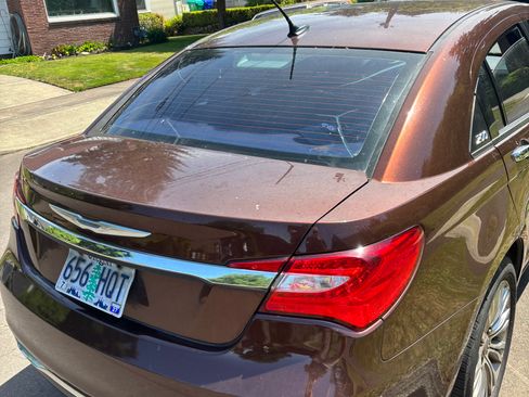 Used 2012 Chrysler 200 Limited FWD image 4