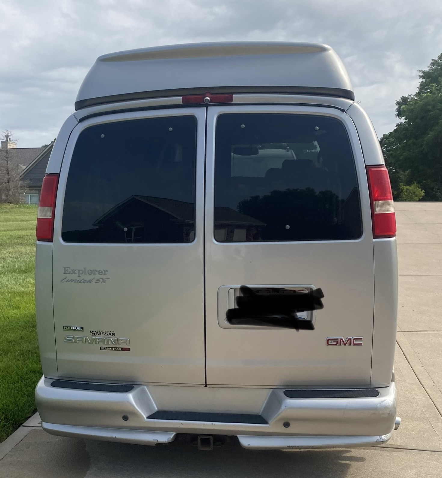 Used 2009 GMC Savana 1500 AWD w/ Preferred Equipment Group image 1