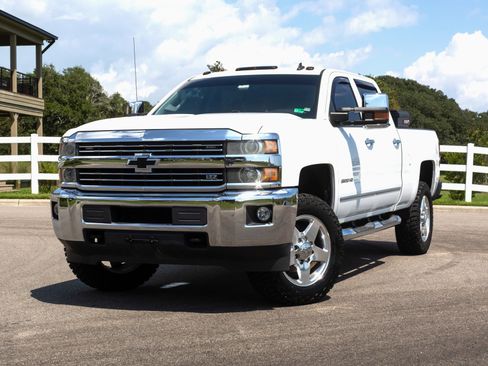 Used 2015 Chevrolet Silverado 2500 LTZ AWD/4WD image 2