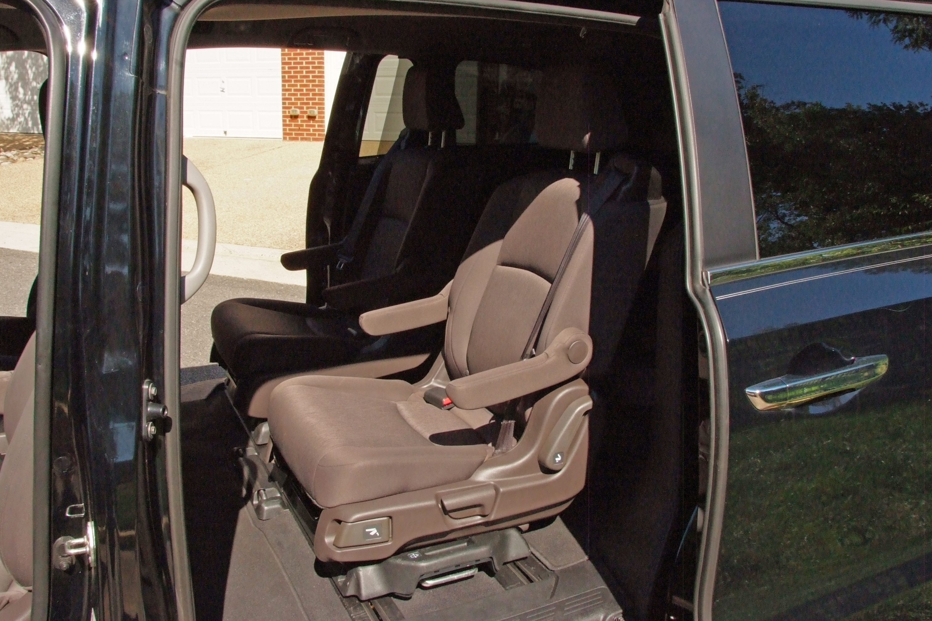 Used 2018 Honda Odyssey EX image 9