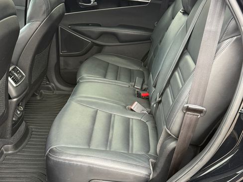 Used 2016 Kia Sorento SX image 10