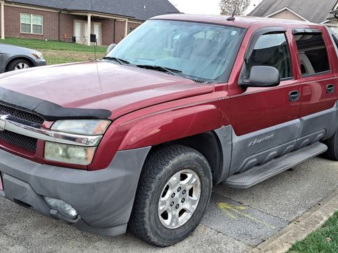 Used 2005 Chevrolet Avalanche Z71 w/ Preferred Equipment Group image 1