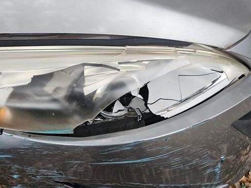 Used 2012 MAZDA MAZDA5 Sport image 13