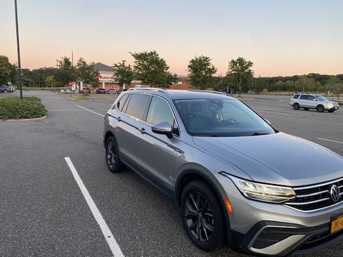 Used 2022 Volkswagen Tiguan SE image 5