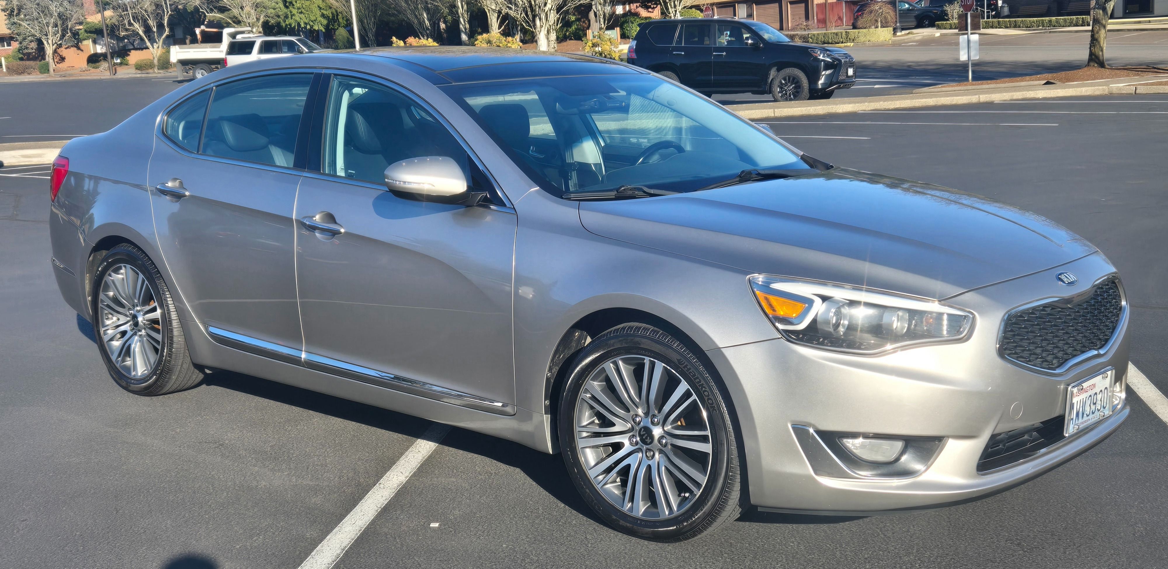 Used 2015 Kia Cadenza Premium w/ Luxury Package FWD image 4