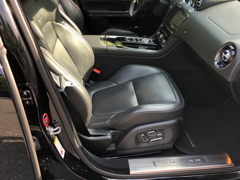 Used 2015 Jaguar XJ AWD image 10