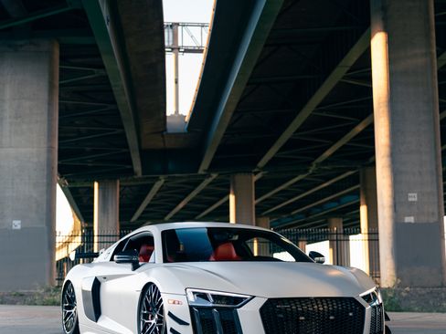 Used 2018 Audi R8 V10 w/ Premium Package RWD image 20