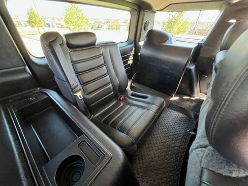 Used 2005 HUMMER H2 Luxury w/ Preferred Equipment Group image 25