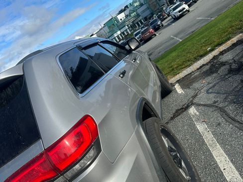 Used 2018 Jeep Grand Cherokee Limited image 6