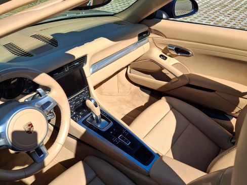 Used 2013 Porsche 911 Carrera 4 image 16