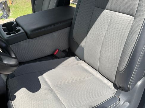 Used 2017 Nissan Titan S image 11