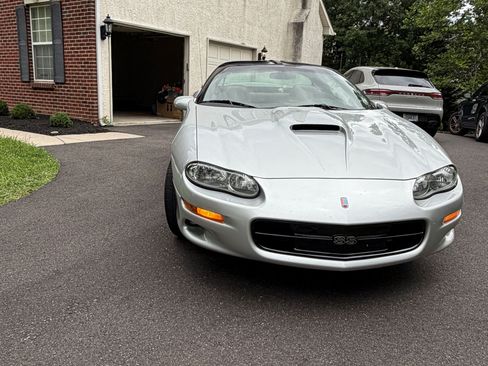 Used 2002 Chevrolet Camaro Z28 w/ SS Performance/Appearance Pkg RWD image 2