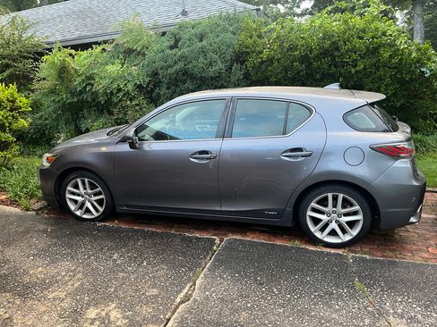 Used 2015 Lexus CT 200h w/ Seat Comfort Package FWD image 1