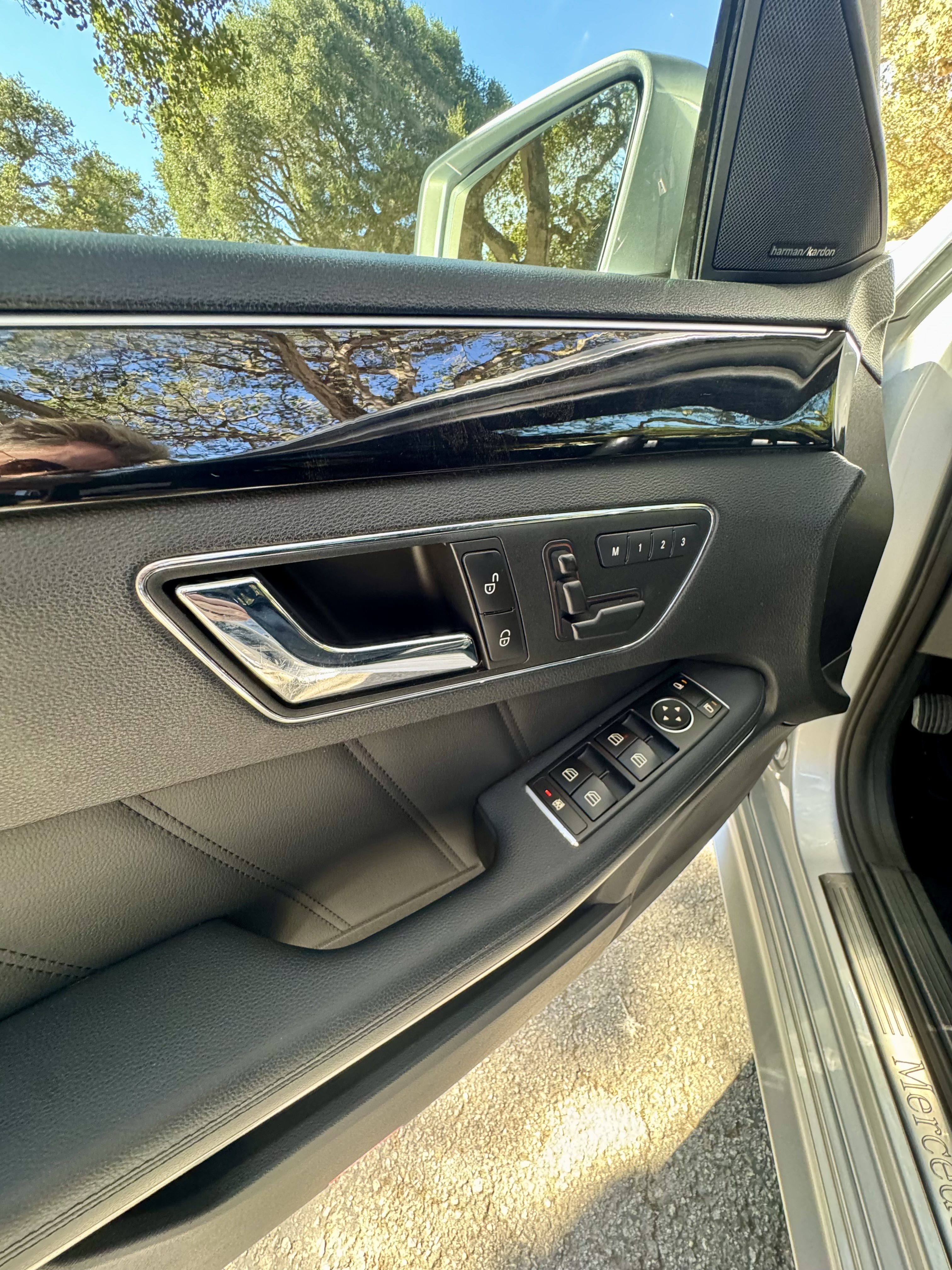 Used 2011 Mercedes-Benz E 550 Sedan image 27