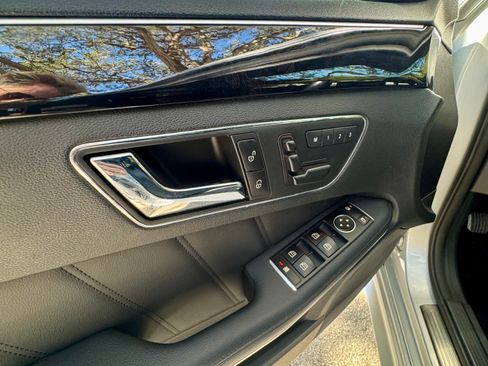 Used 2011 Mercedes-Benz E 550 Sedan image 27