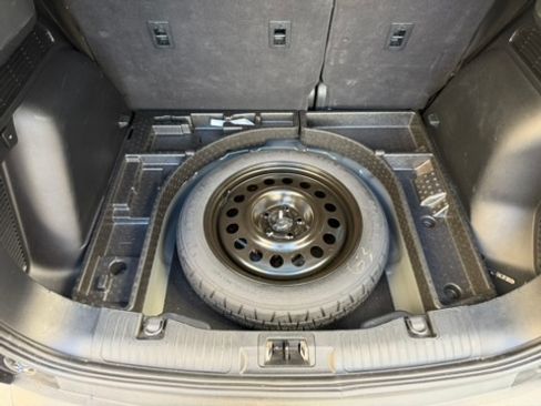 Used 2021 Ford Escape SE w/ SE Sport Appearance Package FWD image 17