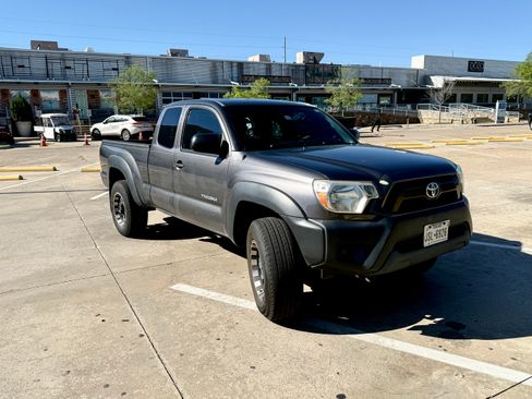 Used 2014 Toyota Tacoma PreRunner w/ Convenience Package image 8