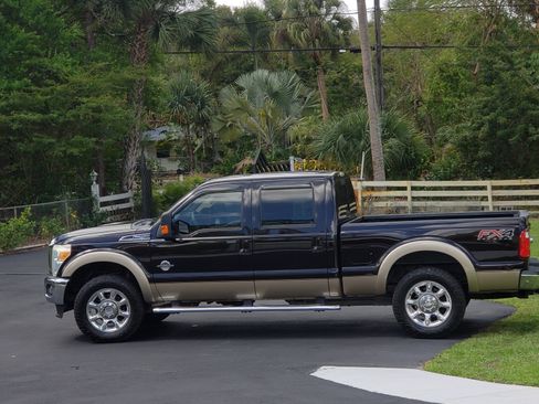 Used 2014 Ford F250 Lariat w/ Lariat Interior Package image 4