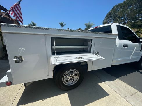 Used 2022 Ford F250 XL w/ Power Equipment Group image 5