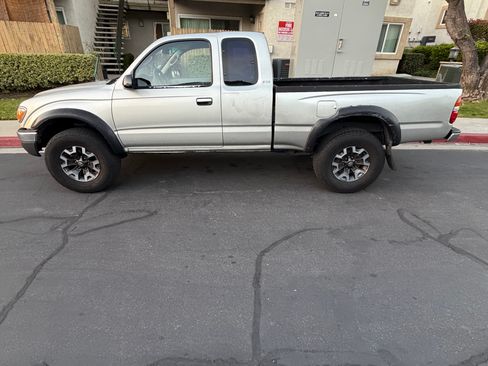Used 2002 Toyota Tacoma PreRunner image 8