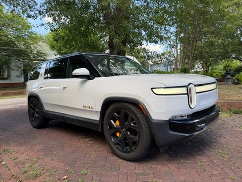 Used 2023 Rivian R1S Launch Edition AWD/4WD image 9