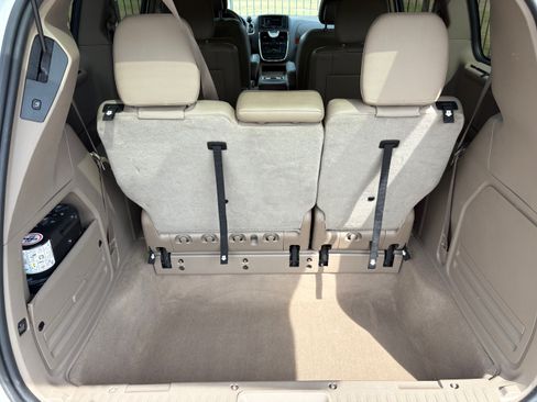 Used 2015 Chrysler Town & Country Touring-L w/ Driver Convenience Group image 22