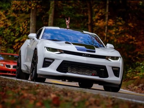 Used 2016 Chevrolet Camaro SS RWD image 10