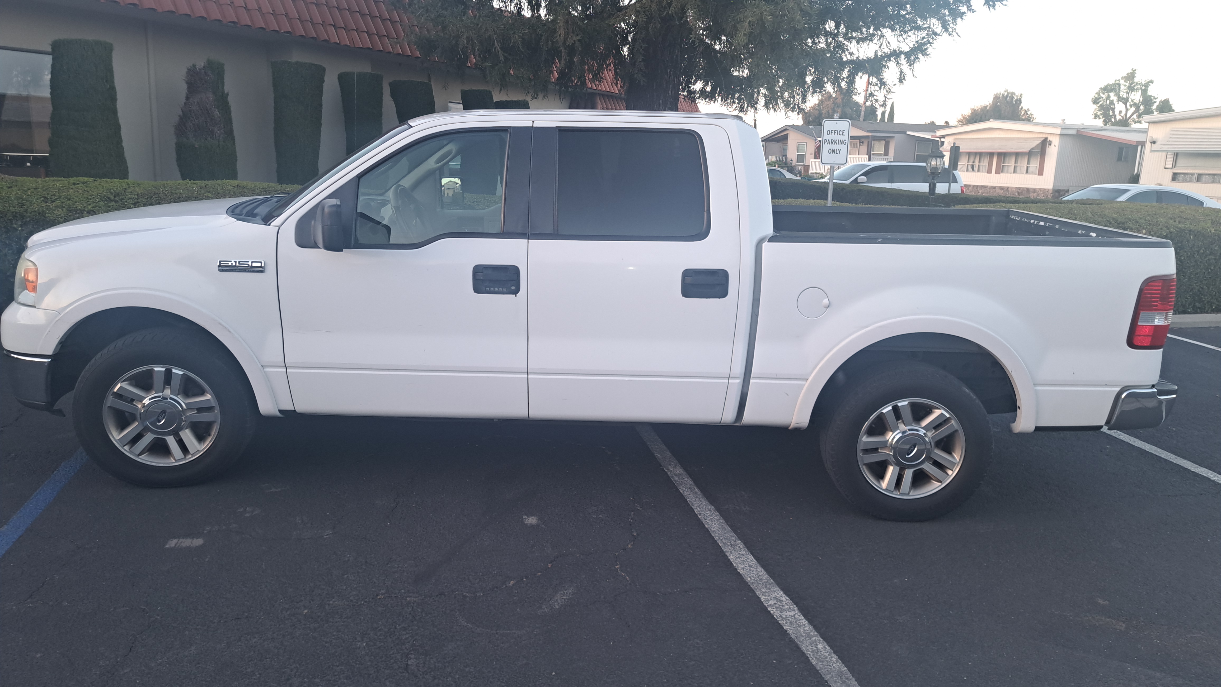 Used 2007 Ford F150 Lariat RWD image 2