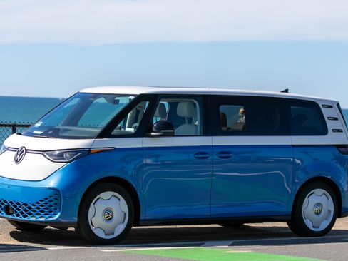 Used 2025 Volkswagen ID. Buzz 1st Edition image 1