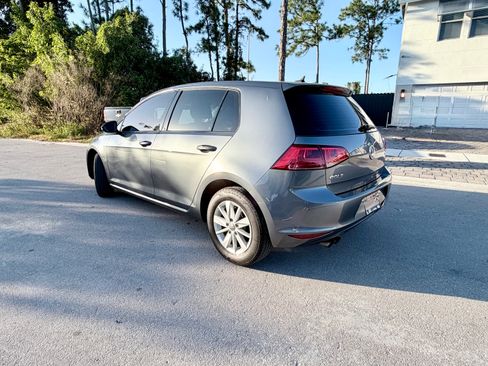 Used 2016 Volkswagen Golf S image 8