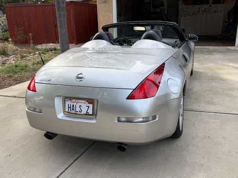 Used 2004 Nissan 350Z Enthusiast w/ Side Airbags Pkg image 16