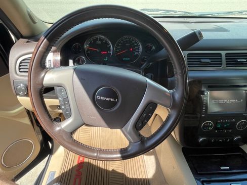 Used 2014 GMC Yukon XL Denali AWD/4WD image 12