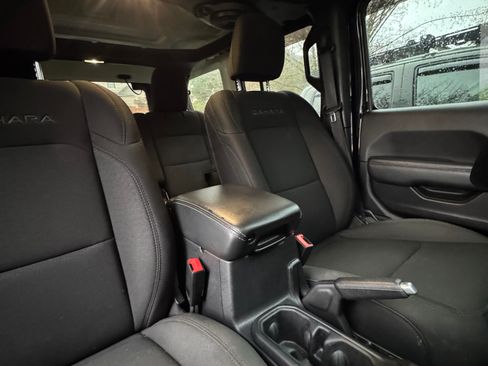 Used 2019 Jeep Wrangler Unlimited Sahara image 11