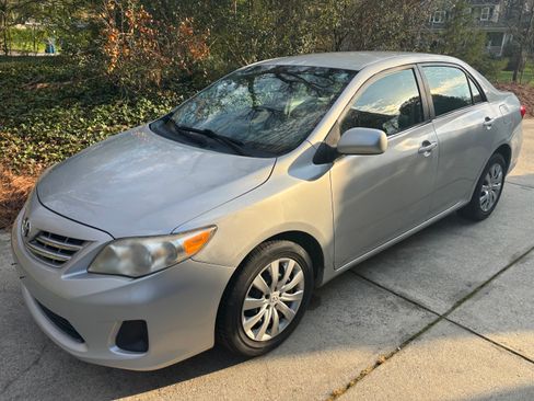 Used 2013 Toyota Corolla LE image 9