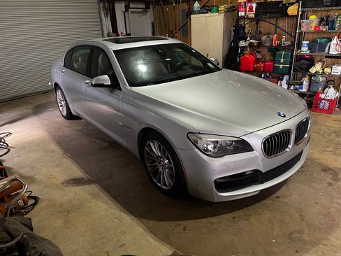 Used 2014 BMW 740Li image 2