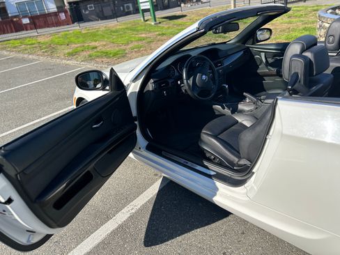 Used 2013 BMW 335i Convertible image 11