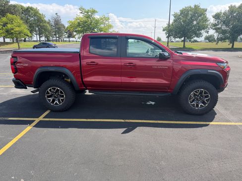 Used 2025 Chevrolet Colorado ZR2 w/ Technology Package AWD/4WD image 4