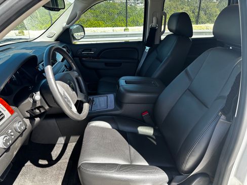 Used 2013 Chevrolet Avalanche LTZ image 17