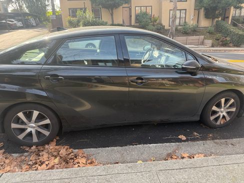 Used 2019 Toyota Mirai image 5