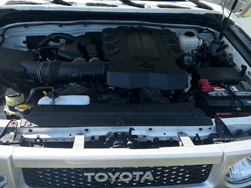 Used 2011 Toyota FJ Cruiser 4WD image 15