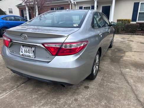 Used 2015 Toyota Camry SE image 5