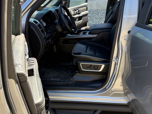 Used 2024 RAM 1500 Laramie AWD/4WD image 11