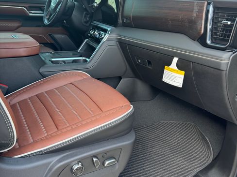 Used 2025 GMC Sierra 2500 Denali Ultimate image 13