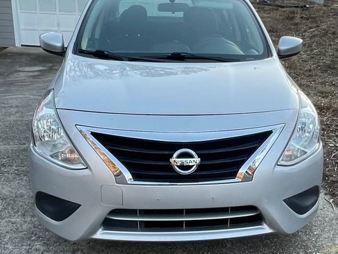 Used 2018 Nissan Versa SV image 2