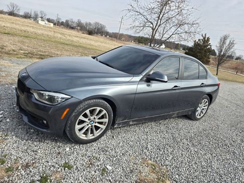Used 2018 BMW 320i xDrive 320i xDrive Sedan 4D w/ Convenience Package image 1