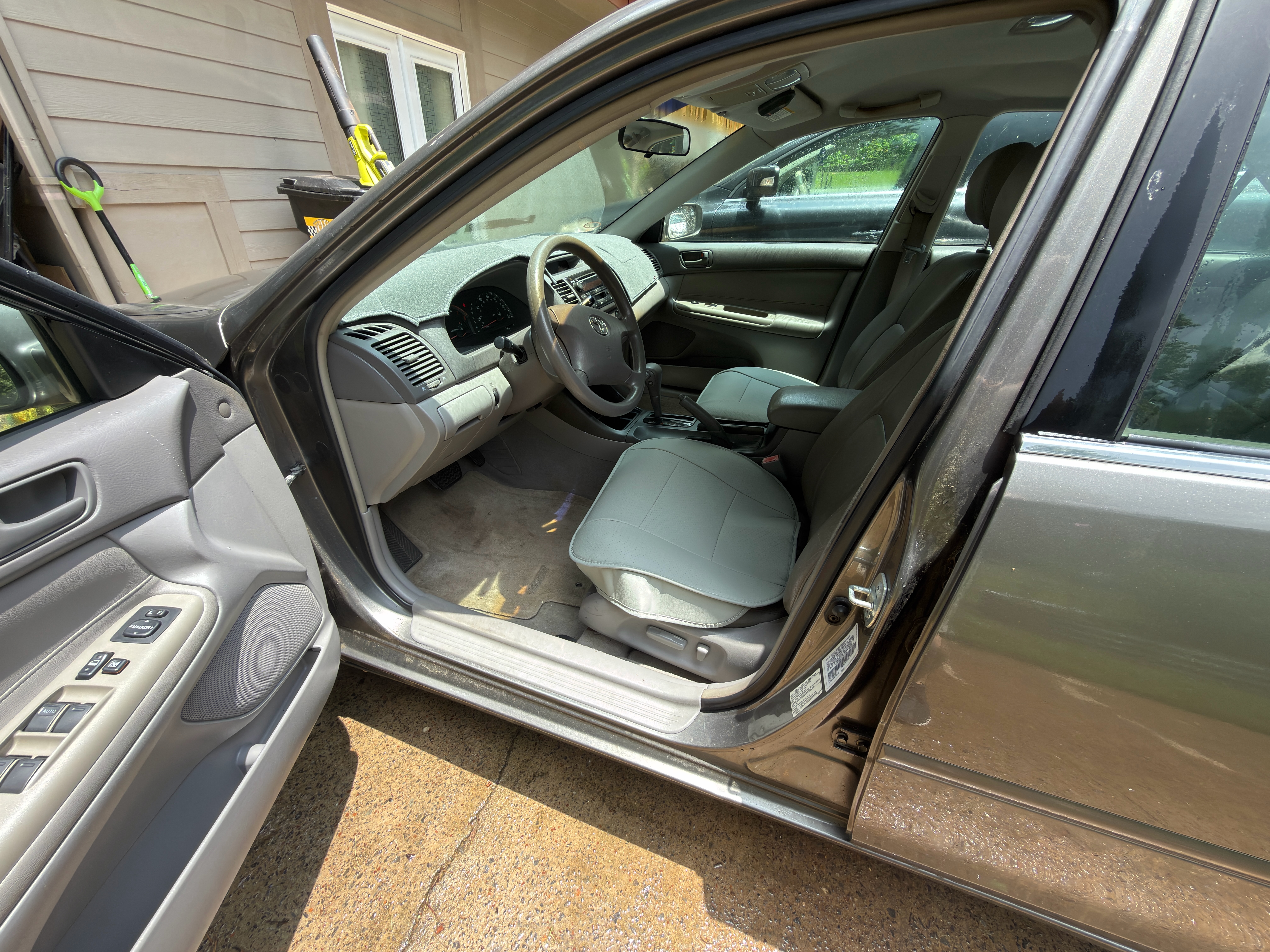 Used 2003 Toyota Camry LE FWD image 2