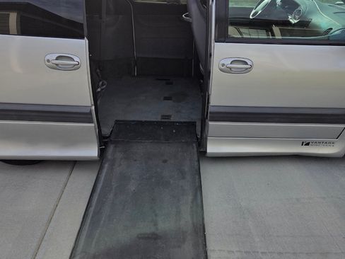 Used 2000 Dodge Grand Caravan SE image 2