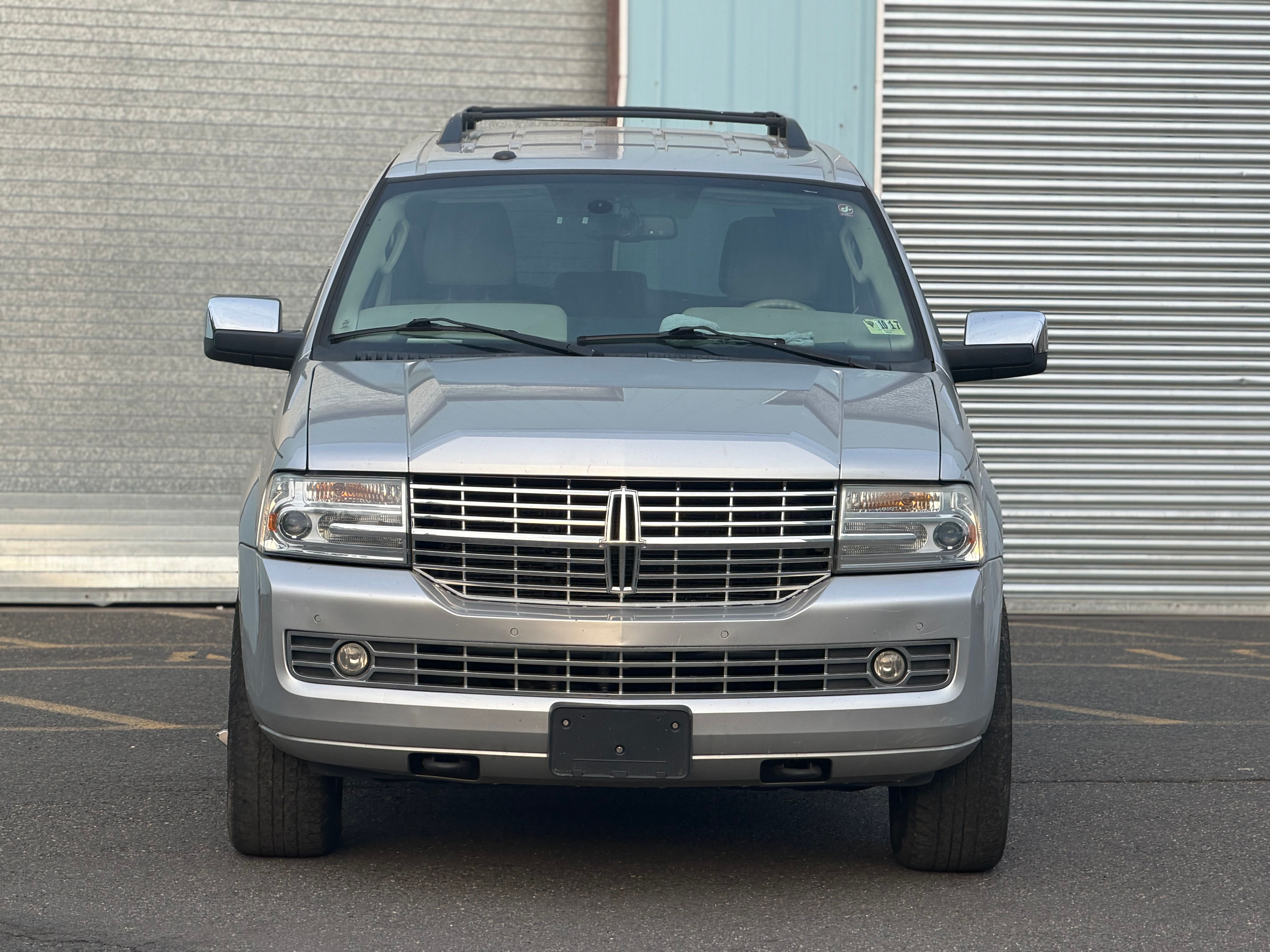 Used 2010 Lincoln Navigator 4WD image 1