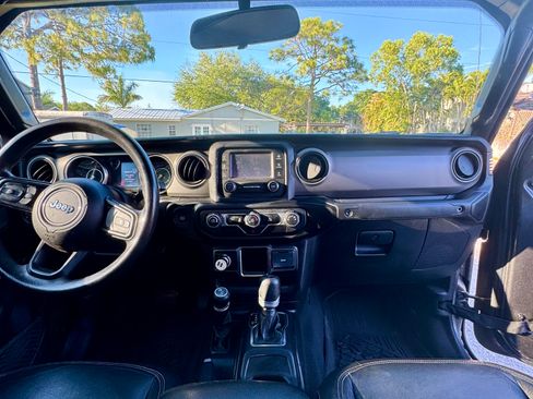 Used 2021 Jeep Gladiator Sport image 15