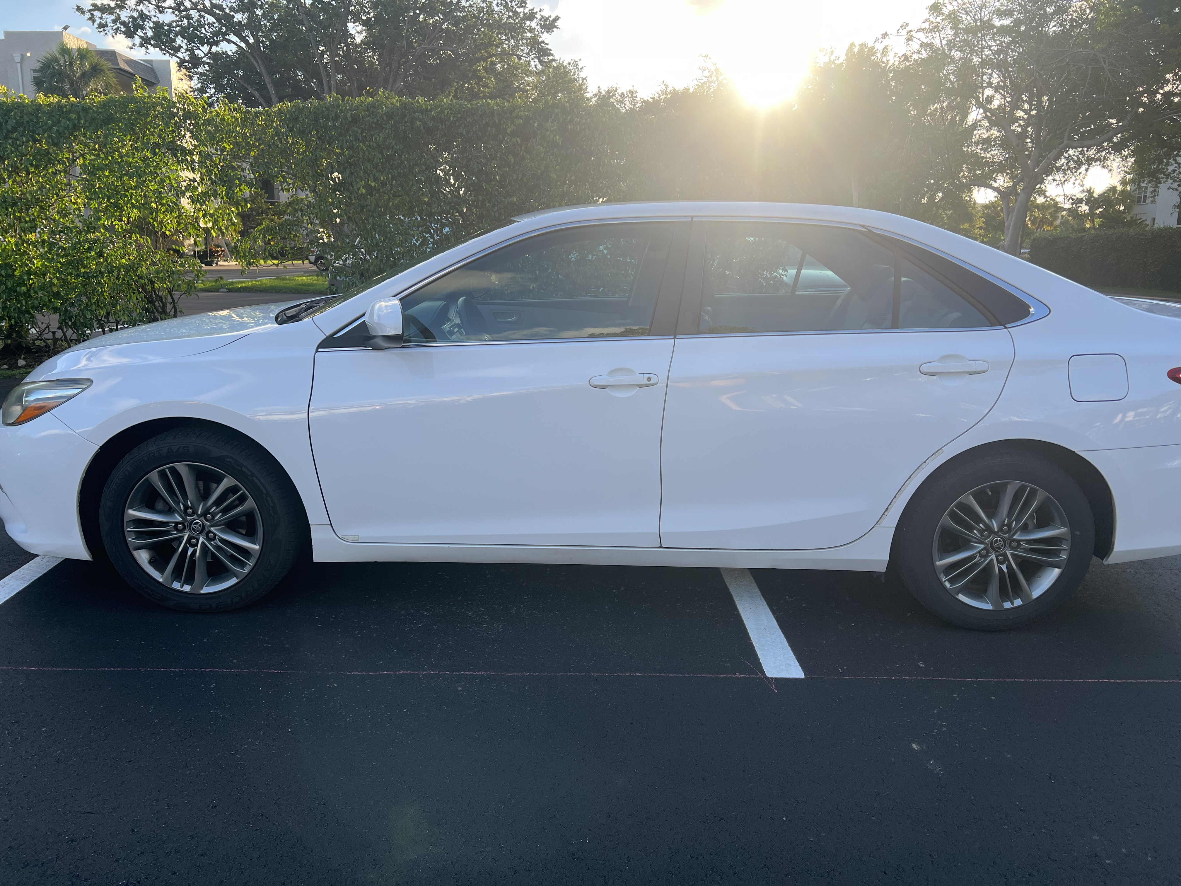 Used 2017 Toyota Camry SE FWD image 5